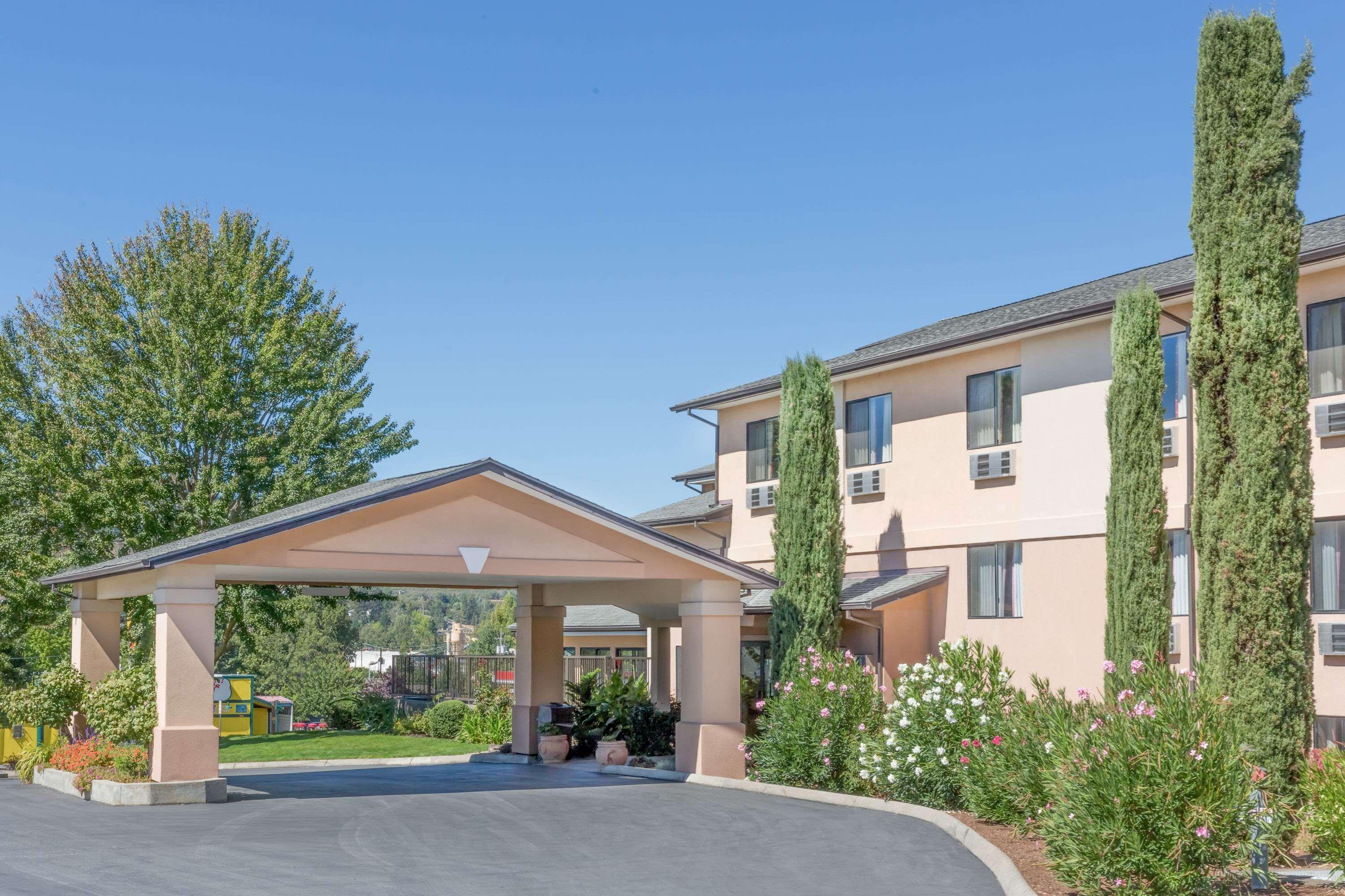 Super 8 By Wyndham Grants Pass Motel Eksteriør billede
